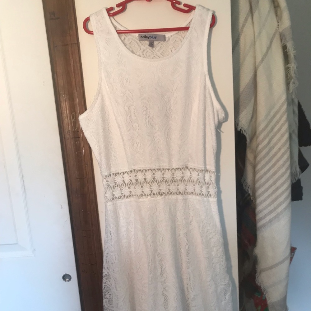 white floral summer dress w floral lace and cutout